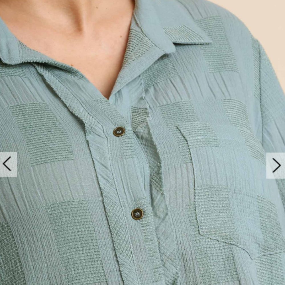 249.Women's Collar Button Down Long Sleeve Top Chest Pocket and Hi-Lo Hem NWT - Picture 3 of 4